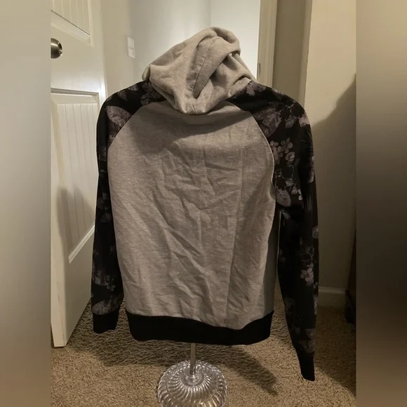 CARBON Grey Hooded Sweatshirt. Size Medium. - Picture 2 of 7